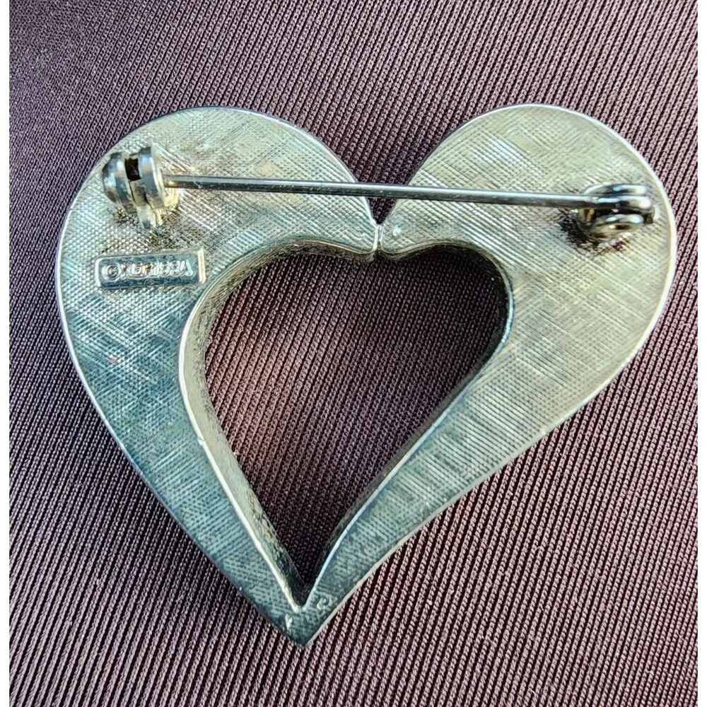 Vtg Signed Kerissa Gold Tone Yellow Lucite Kissing Heart Brooch Pin Hand Painted